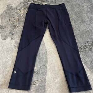 Lululemon navy cropped leggings - size 8
